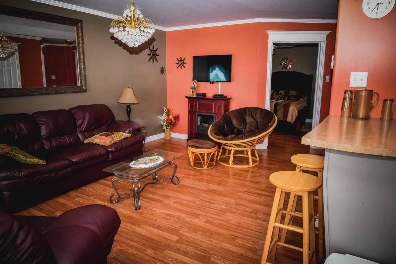 Dylan Cottage Kitchen and Dining Area